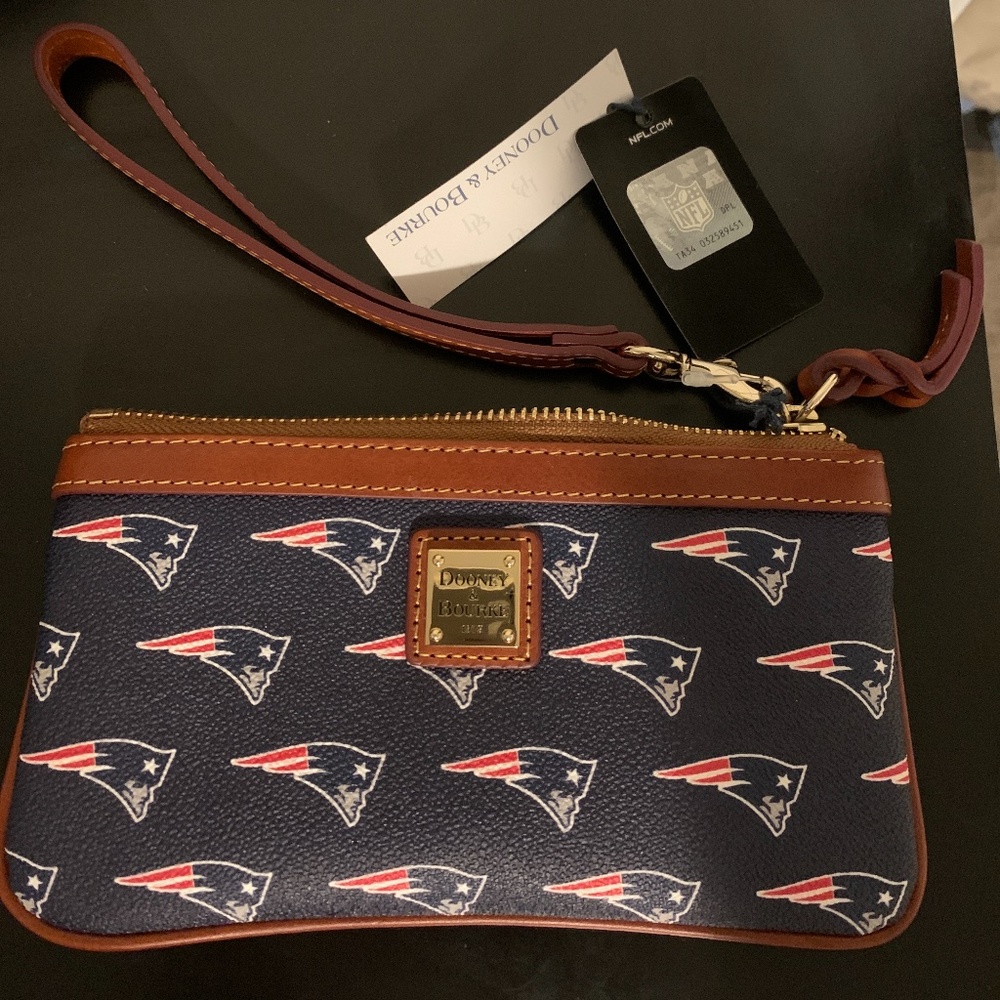 Patriots Dooney & Bourke wristlet Brand NEW